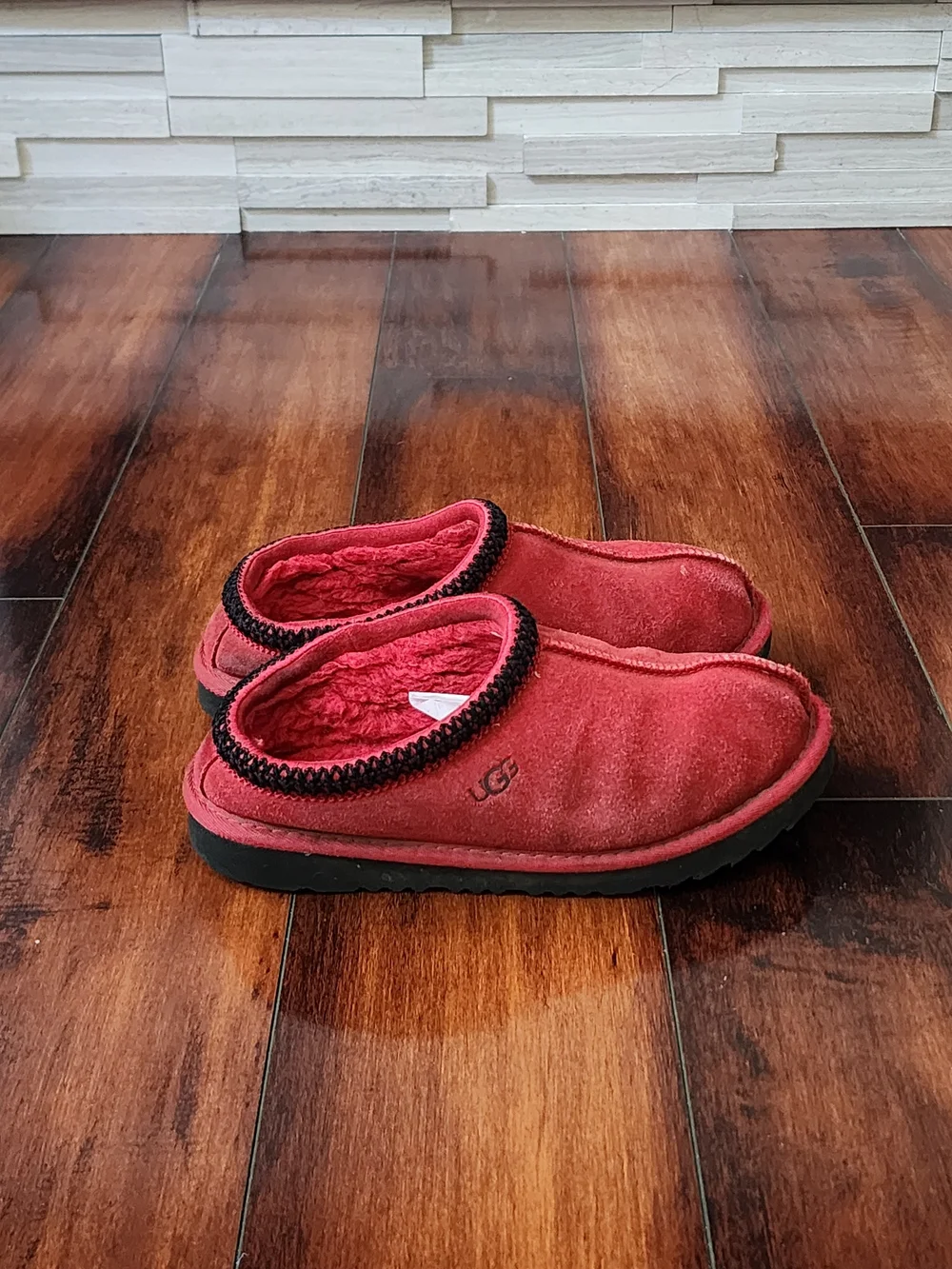 UGG Tasman Slippers Red Shearling Lined Women’s Size 4 US / 2 UK / 35 EU / 4 AU
